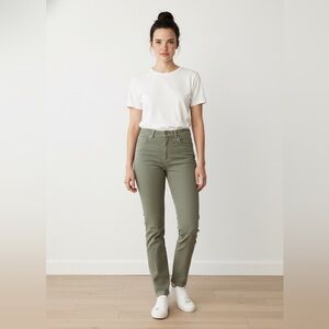 Lauren Ralph Lauren Pale Olive Green Jeans. Size: 8